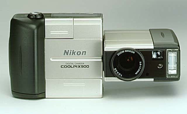 Nikon COOLPIX 900 Point & Shoot Camera